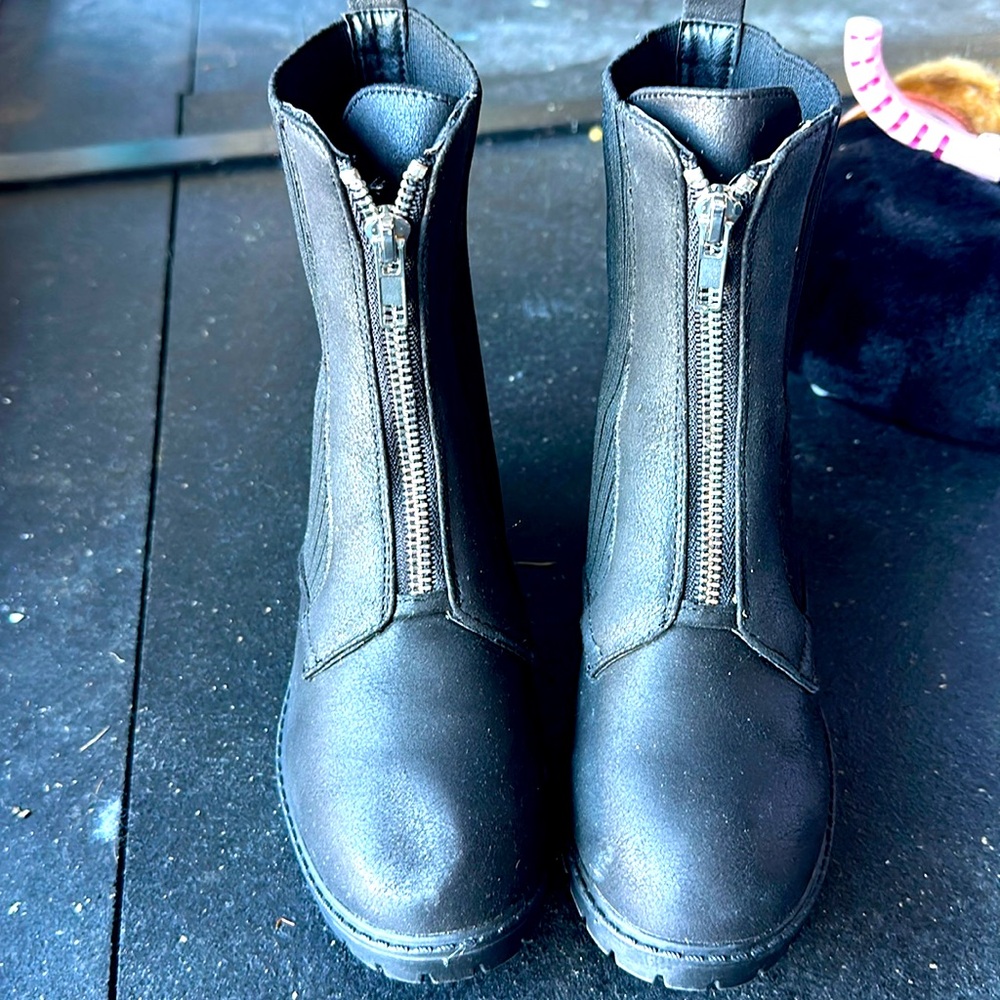 Girls boots
